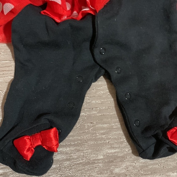 Disney Baby Onsie One Piece Red Black Minnie Mouse NB NewBorn - Picture 5 of 16